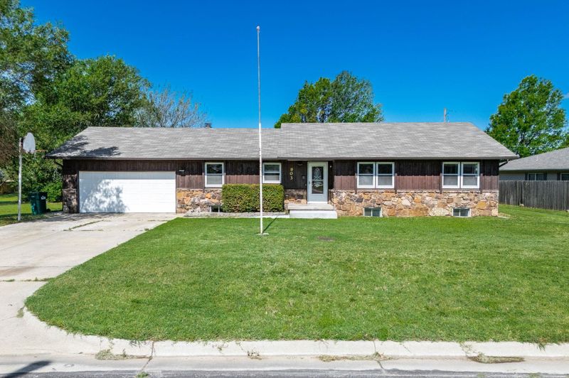 903 S James, Maize, KS 67101