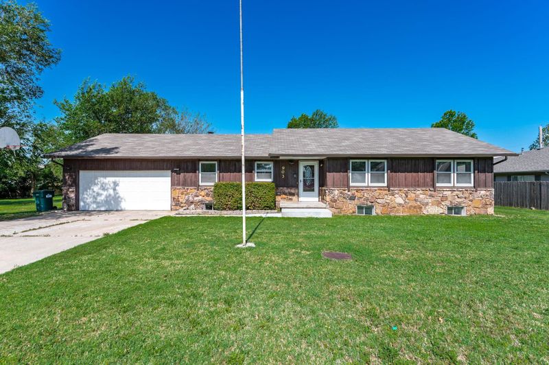 903 S James, Maize, KS 67101