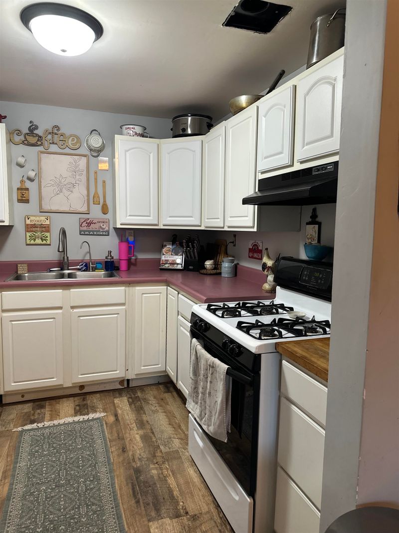 716 E 10th St, Newton, KS 67114