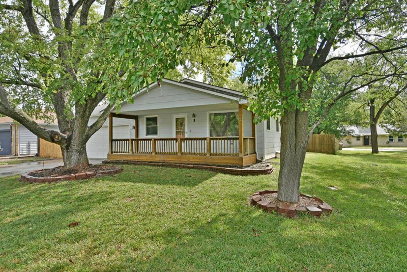 3 Park Ct, Valley Center, KS 67147