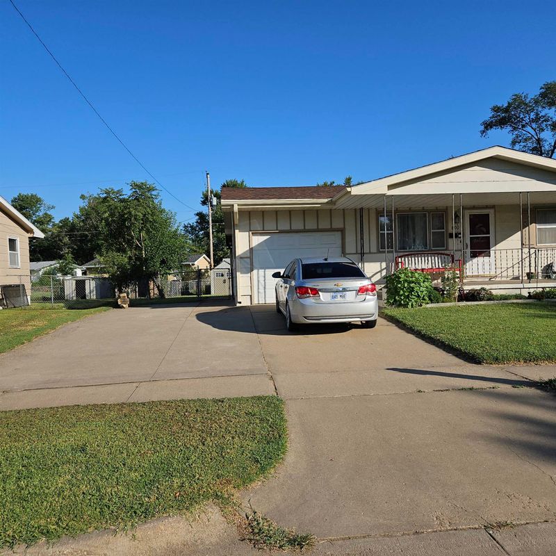 800 Harold Ave, Salina, KS 67401