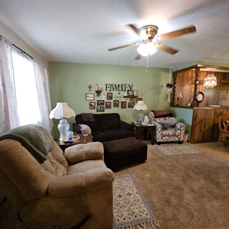 800 Harold Ave, Salina, KS 67401