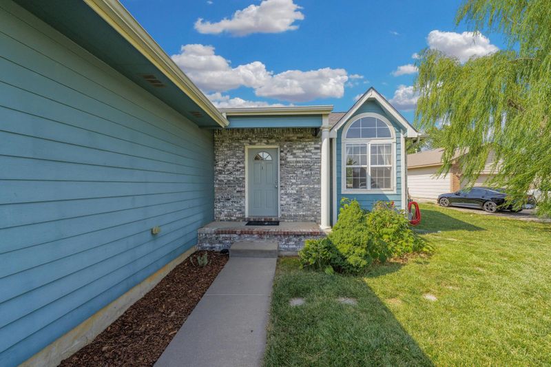 10806 E Bluestem Cir, Wichita, KS 67207