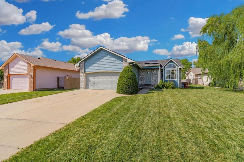 10806 E Bluestem Cir, Wichita, KS 67207
