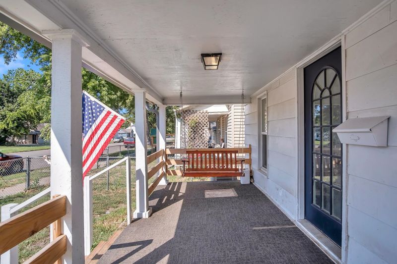 312 W 5th St, Newton, KS 67114