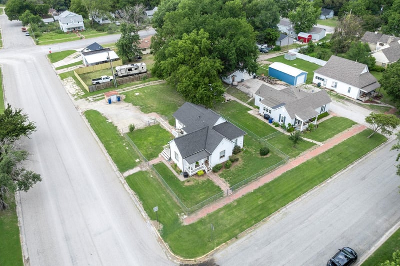 103 N Elm St, Whitewater, KS 67154