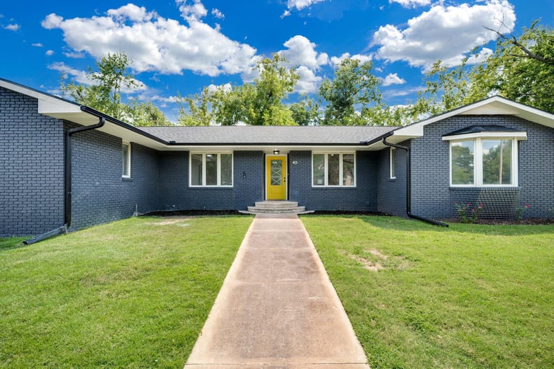 403 W 4th St, Halstead, KS 67056