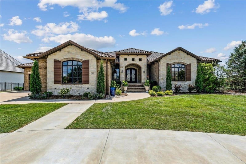 10611 E Summerfield Cir, Wichita, KS 67206