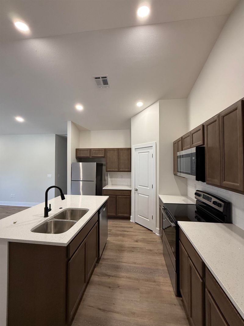 494 E Hayes St, Valley Center, KS 67147
