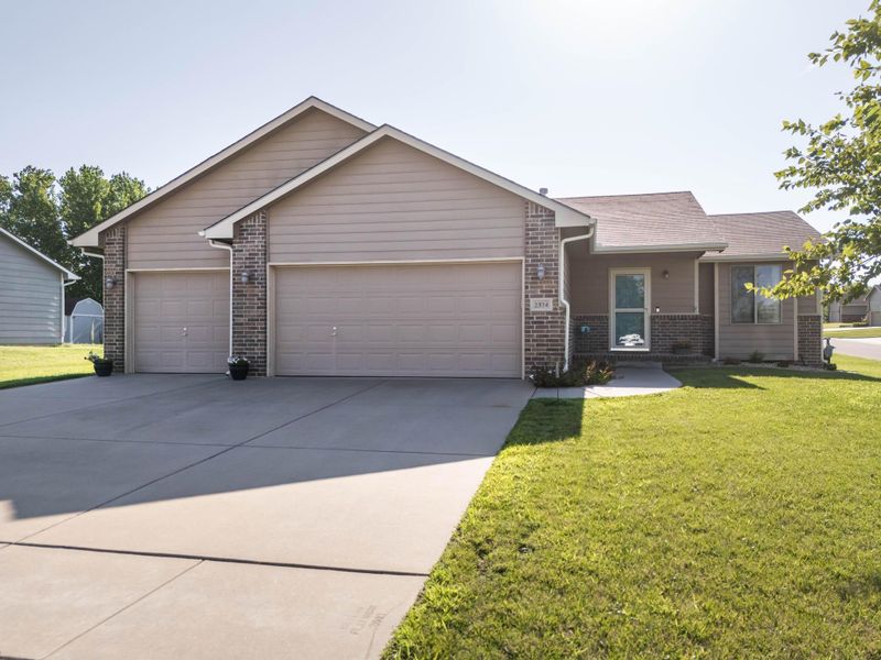 2324 E Highridge Ct, Park City, KS 67219