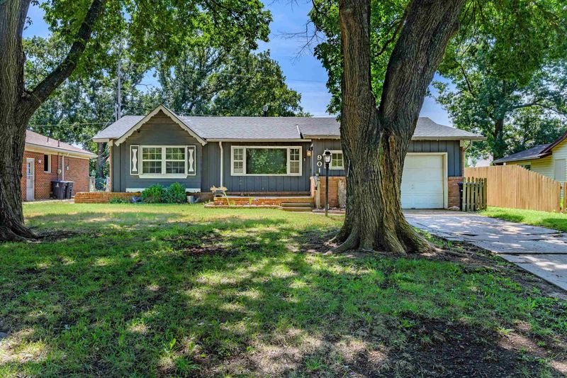 901 E Skyview Dr, El Dorado, KS 67042