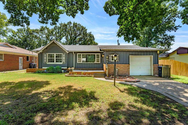 901 E Skyview Dr, El Dorado, KS 67042