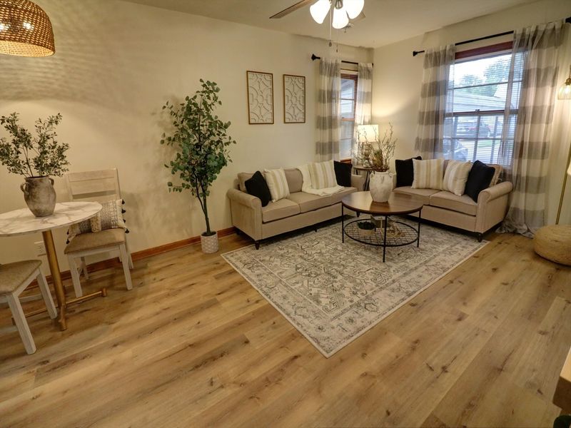 809 E 5th St, Newton, KS 67114