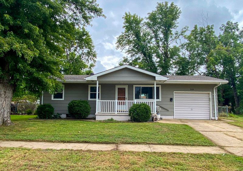 903 Lena Ave, Salina, KS 67401