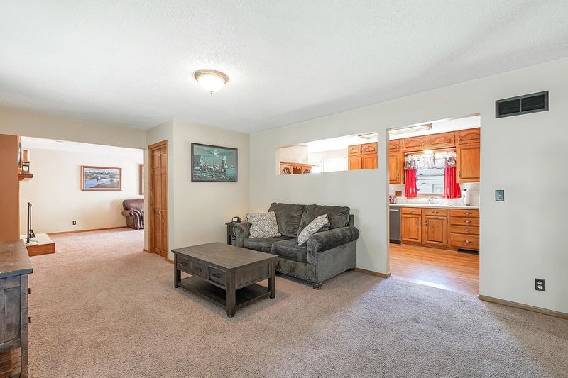 2460 S Bennett Ave, Wichita, KS 67217