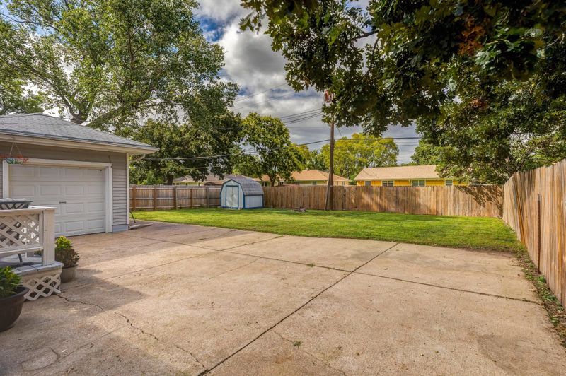 813 E Claflin Ave, Salina, KS 67401