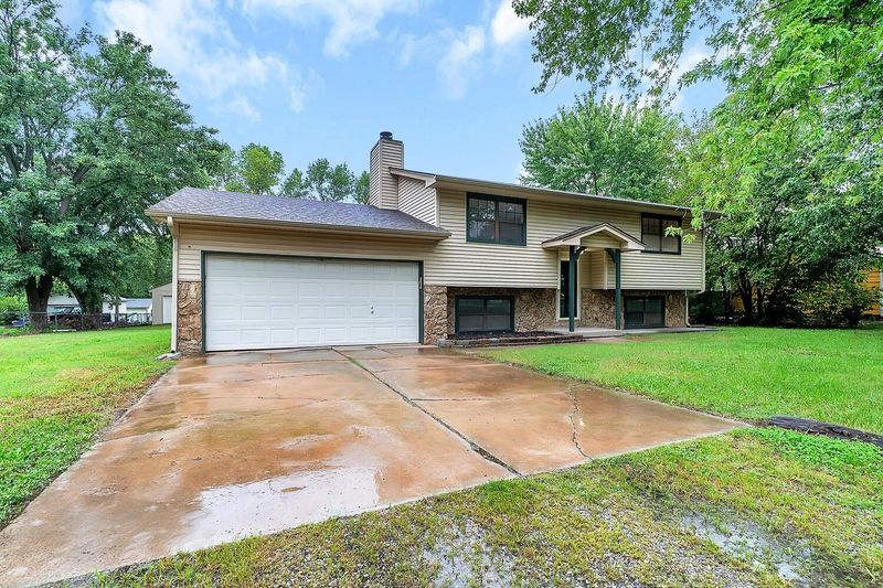 11716 E 2nd St N, Wichita, KS 67206