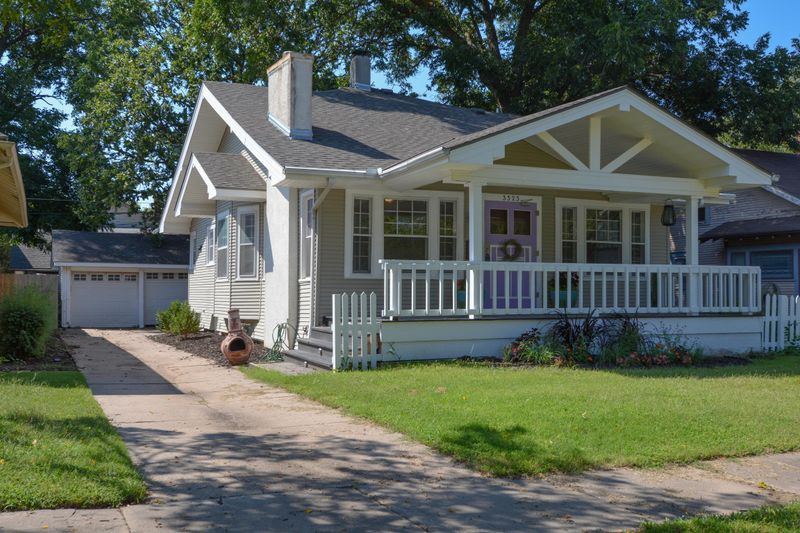 3323 Chatfield Pl, Wichita, KS 67208