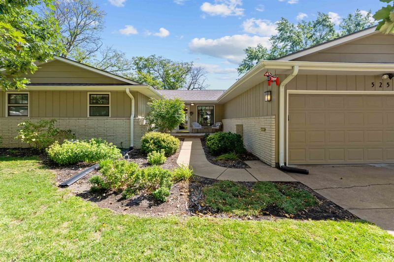 525 Camden Dr, Salina, KS 67401