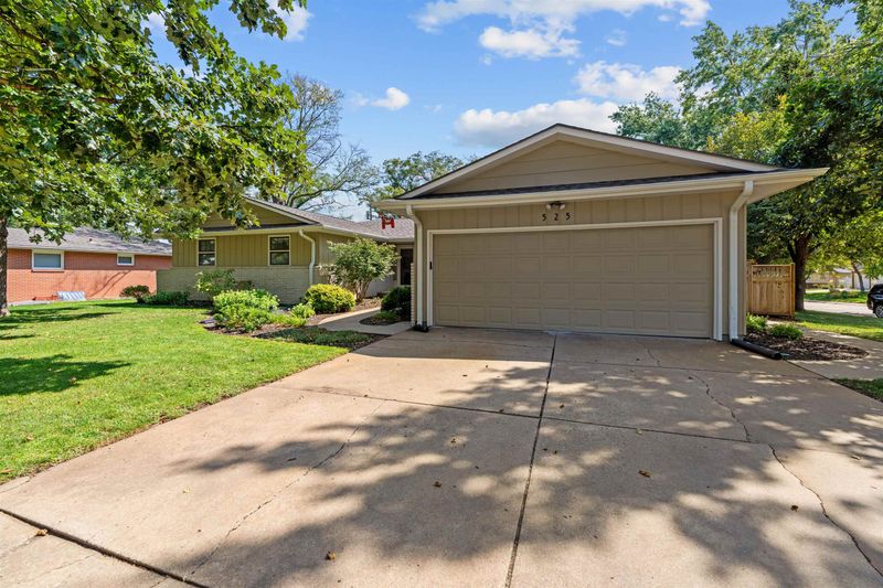 525 Camden Dr, Salina, KS 67401