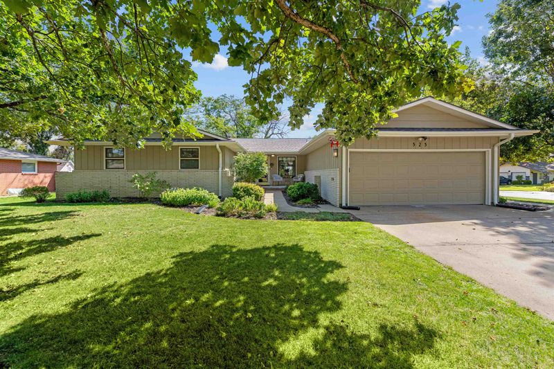 525 Camden Dr, Salina, KS 67401