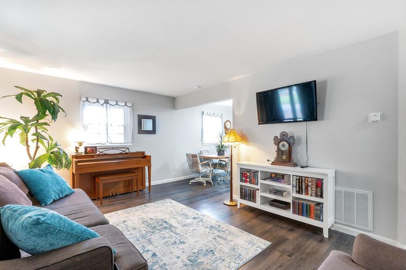 200 S Sunset Ave, Haysville, KS 67060