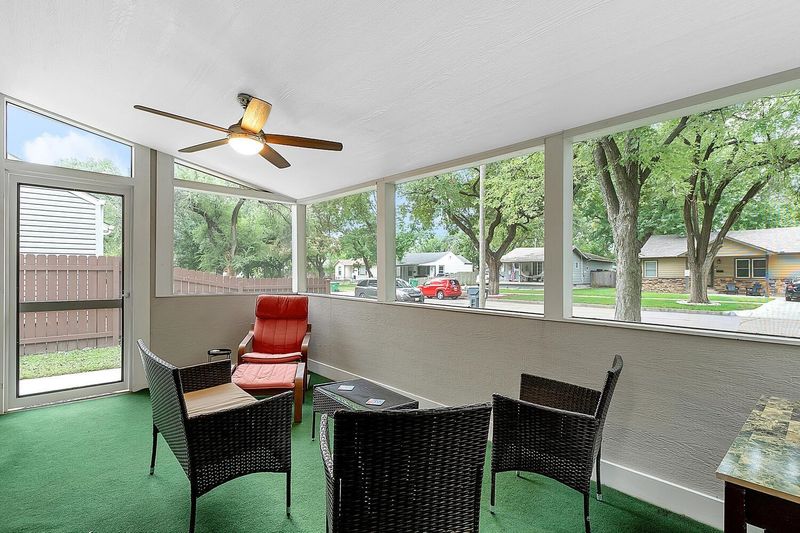 122 S Custer Ave, Wichita, KS 67213