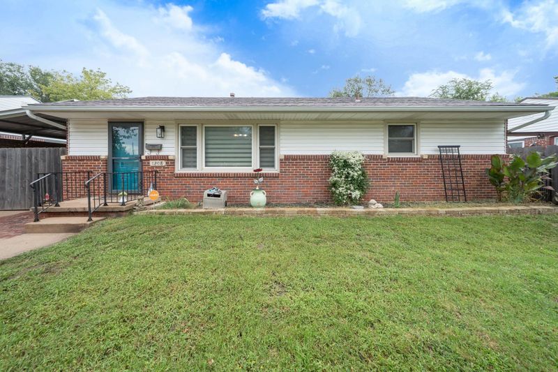1208 E Catalina St, Wichita, KS 67216