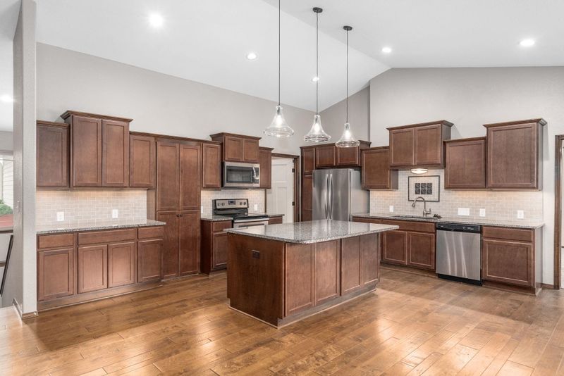 969 Cedar Brook Cir, Mulvane, KS 67110