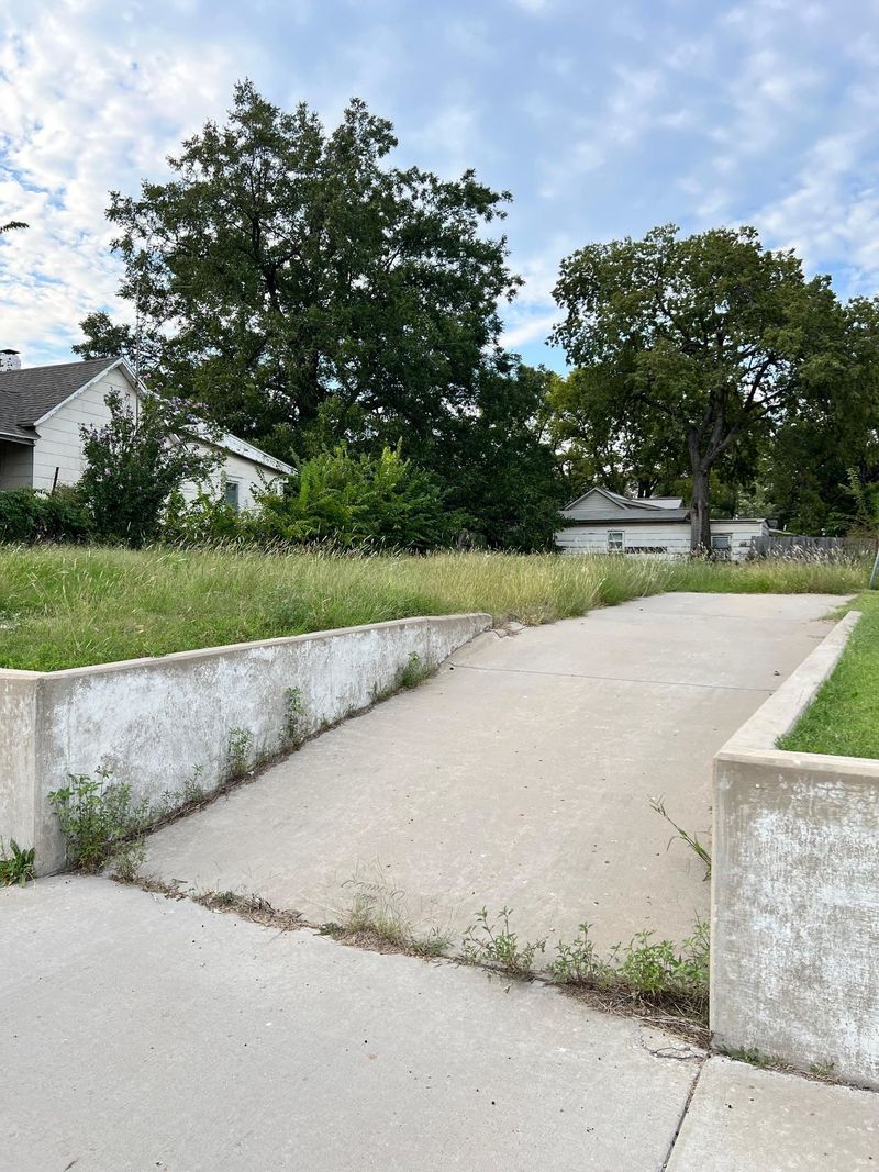 508 W 1st St, Newton, KS 67114