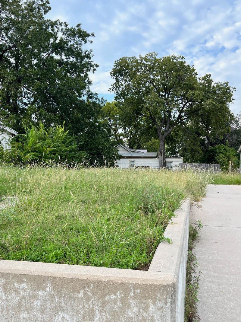 508 W 1st St, Newton, KS 67114