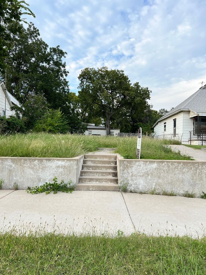 508 W 1st St, Newton, KS 67114