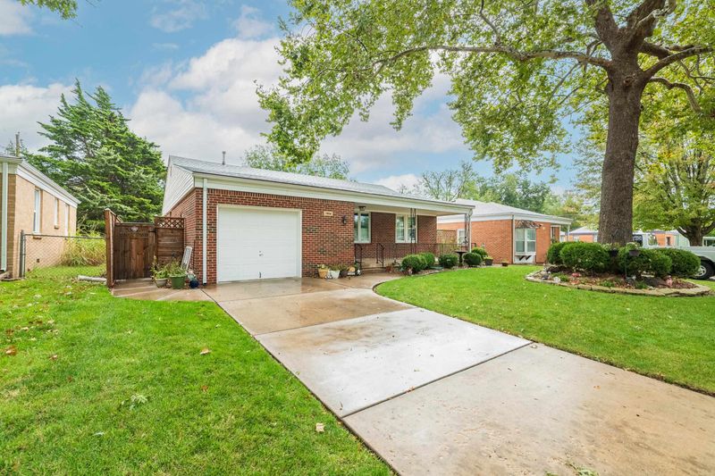 1664 Windsor St, Wichita, KS 67218