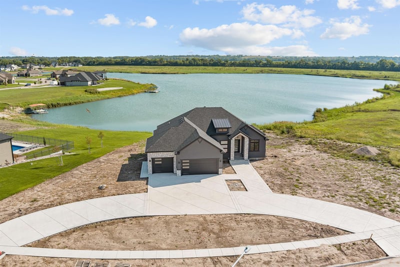2905 Malibu Dr, Salina, KS 67401