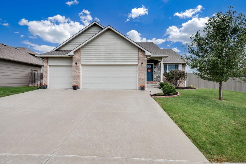 706 S Horseshoe Bnd, Maize, KS 67101