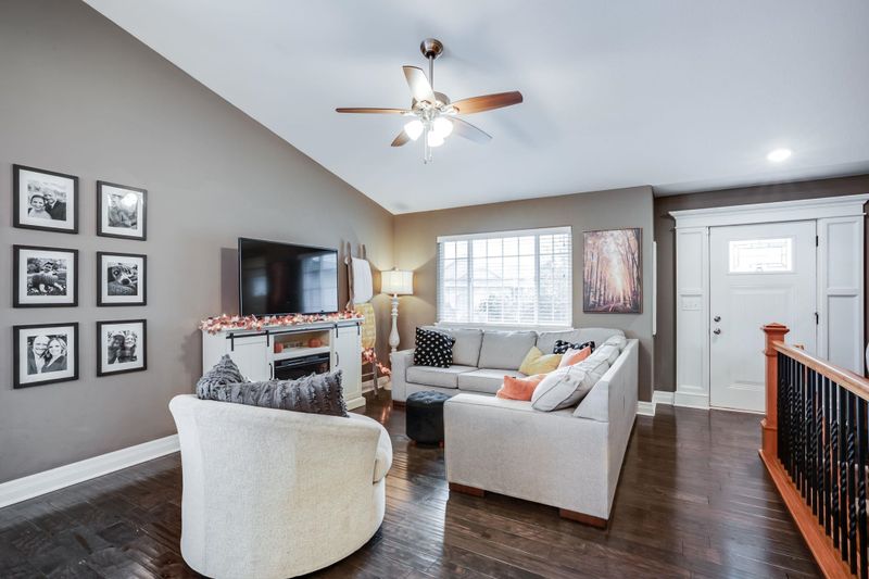 706 S Horseshoe Bnd, Maize, KS 67101
