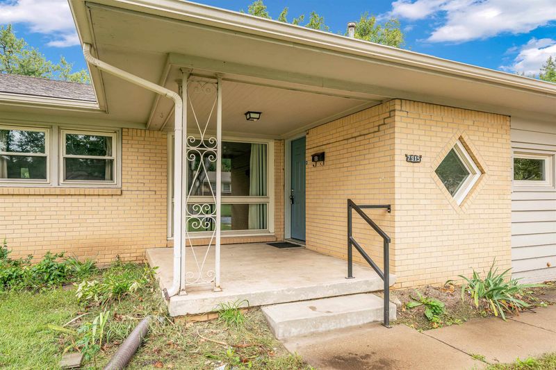 7915 E Watson Ln, Wichita, KS 67207