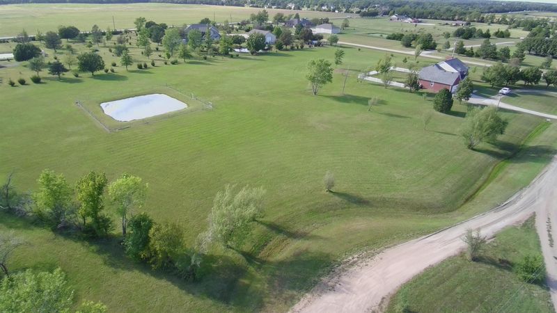 11401 E Hallmark Cir, Derby, KS 67037
