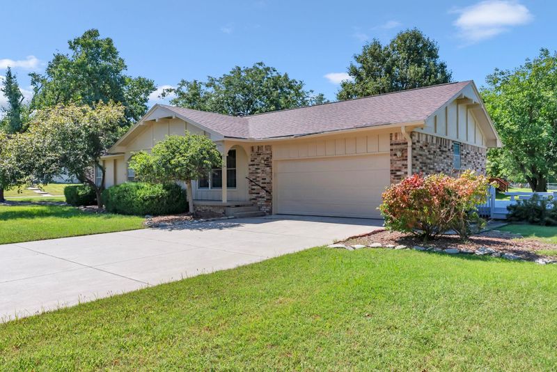 509 Rolling Hills Dr, Newton, KS 67114