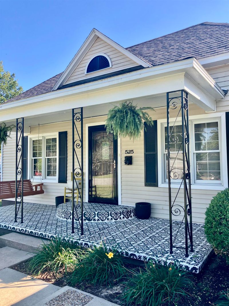 525 W 5th St, Newton, KS 67114