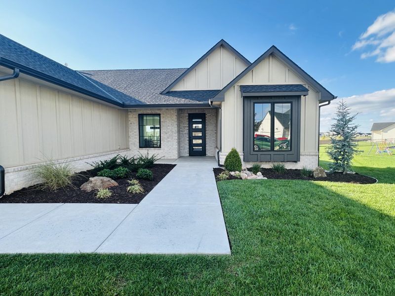 3233 N Pine Grove Cir, Wichita, KS 67205