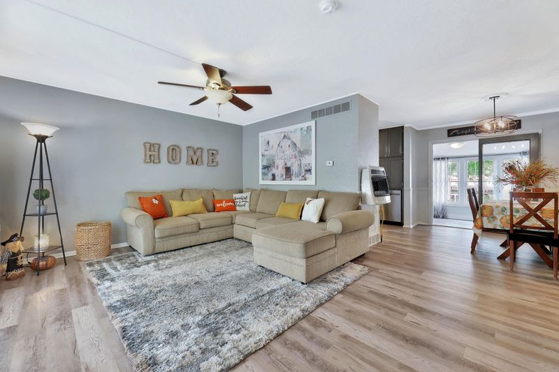 1320 N Prairie Ln, Derby, KS 67037
