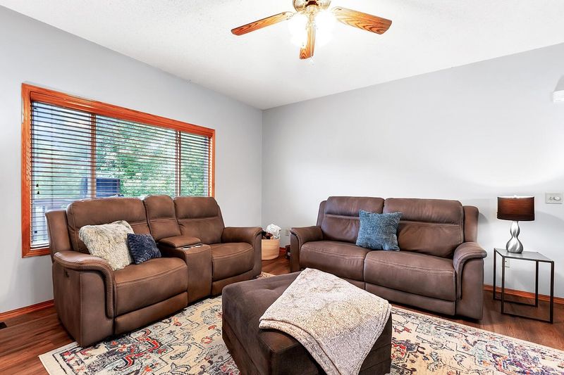 4944 N Hedgerow Ct, Bel Aire, KS 67220