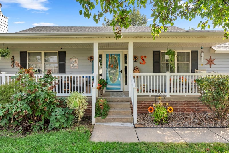 305 Wollmann St, Moundridge, KS 67107