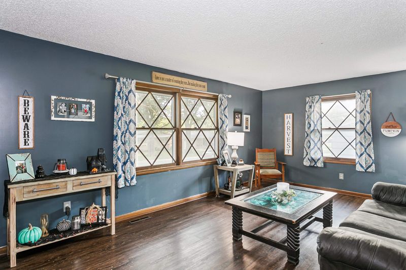931 E Wedgewood Dr, Derby, KS 67037