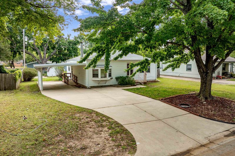 610 Eastview Dr, Mulvane, KS 67110