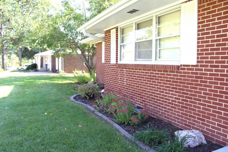 887 N Denmark Ave, Wichita, KS 67212
