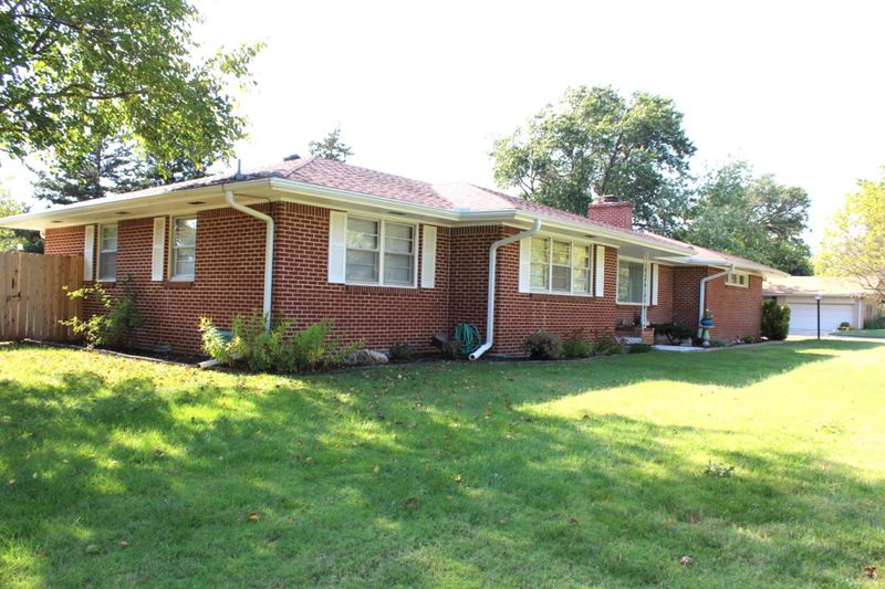 887 N Denmark Ave, Wichita, KS 67212