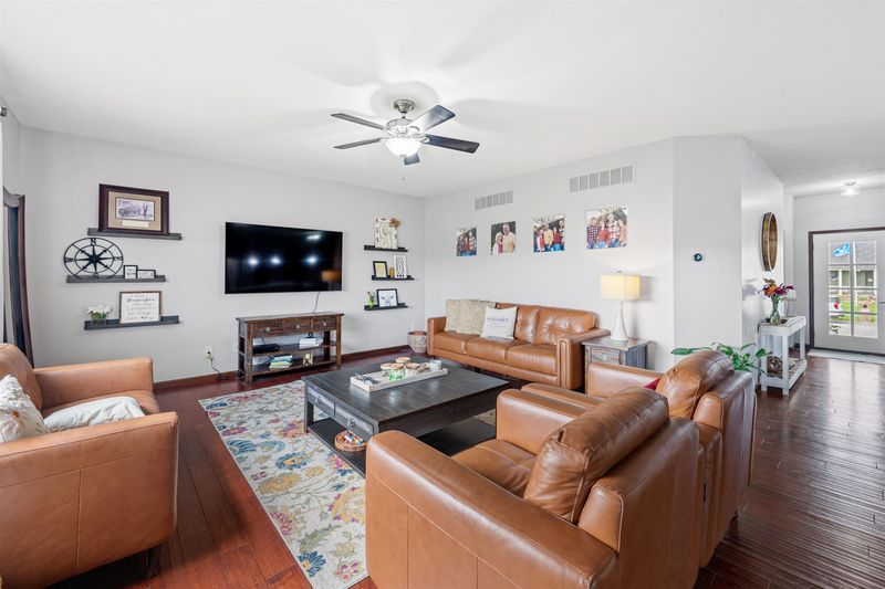 2157 Redhawk Ln, Salina, KS 67401