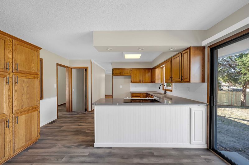 1107 S Meadowhaven Ln, Derby, KS 67037